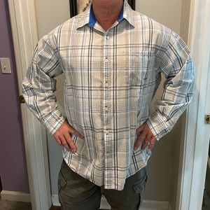 Roca Wear Men’s Button Down Dress/Casual Shirt.  3 XL Great Condition